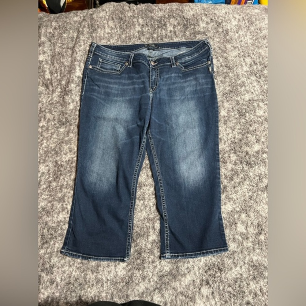 Silver Jeans Blue Capris with Straight Leg Style